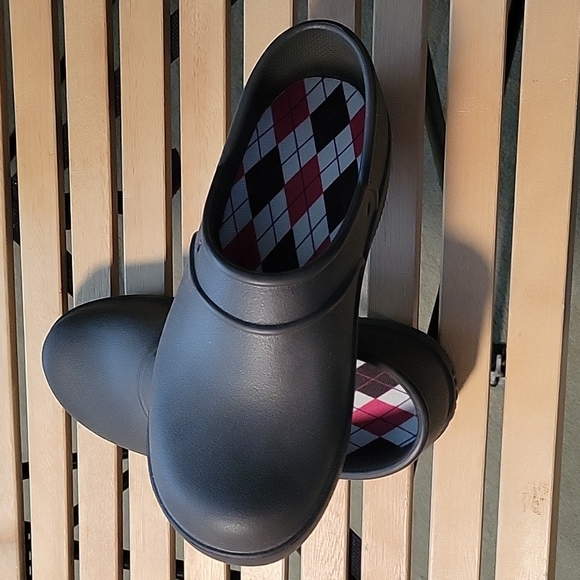 Brown Crocs size 8 never worn - Picture 9 of 9